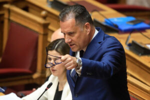 Γεωργιάδης: Ο ΕΟΠΥΥ καλύπτει πλήρως τη μεταφορά ανασφάλιστων νεφροπαθών σε ιδιωτικές κλινικές