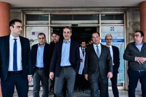 Μητσοτάκης στο Τζάνειο: Οικοδομείται σταδιακά ένα σύγχρονο Εθνικό Σύστημα Υγείας για όλους