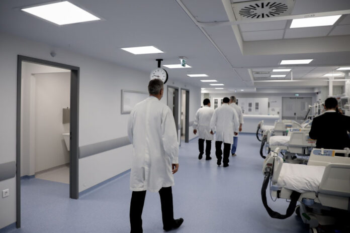 Επιστολή ΠΙΣ προειδοποιεί για το κύμα παραιτήσεων γιατρών και τα επικίνδυνα κενά στο ΕΣΥ