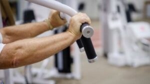 Η προπόνηση με βάρη προστατεύει από την άνοια τον εγκέφαλο των ηλικιωμένων