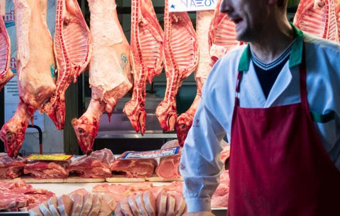 ΕΦΕΤ: Πώς να επιλέξετε αρνί, κατσίκι και κρέας με ασφάλεια το Πάσχα
