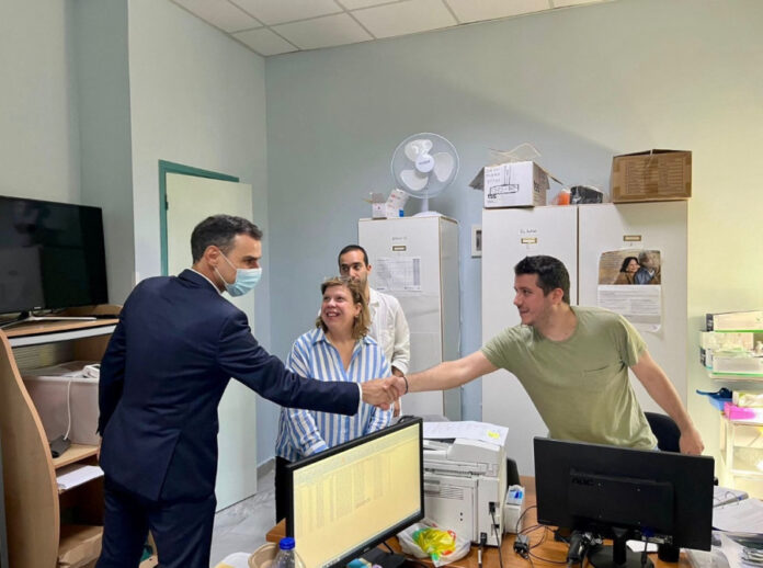 Θεμιστοκλέους στο Γενικό Νοσοκομείο Χίου: Δέσμευση για συνεχή στήριξη των υγειονομικών δομών στα νησιά