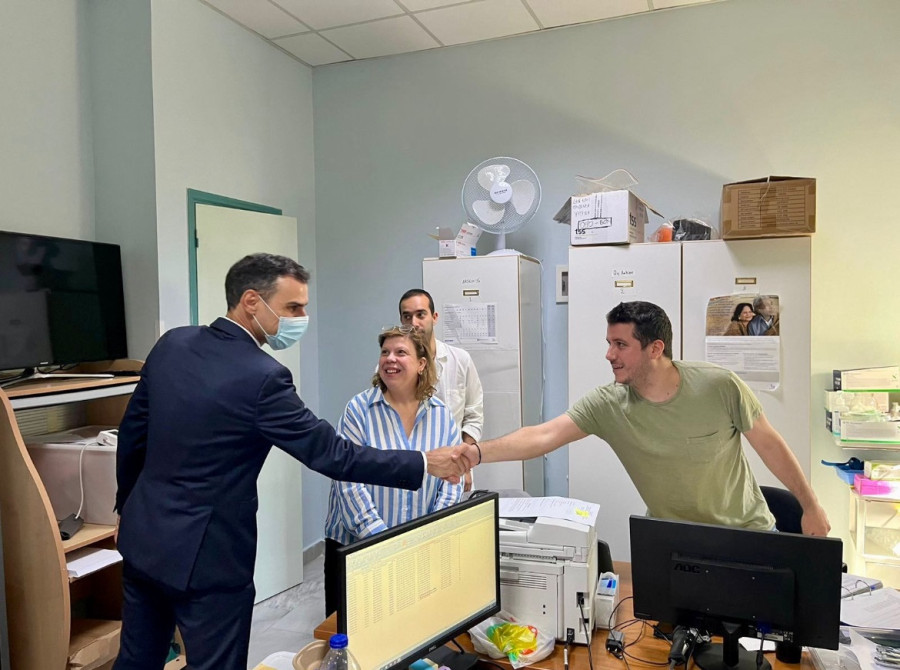 Θεμιστοκλέους στο Γενικό Νοσοκομείο Χίου: Δέσμευση για συνεχή στήριξη των υγειονομικών δομών στα νησιά