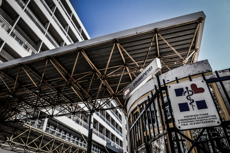 ΟΕΝΓΕ: Σκωπτική κριτική για τα ηλεκτρονικά «βραχιολάκια» παρακολούθησης ασθενών