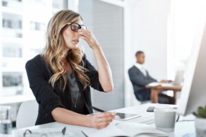 Εξουθένωση στο γραφείο: Πώς να παραμείνετε σε εγρήγορση