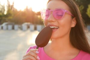 Brain freeze: Τι συμβαίνει στον εγκέφαλο όταν τρώμε παγωτό;