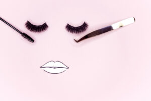 Πεσμένα βλέφαρα μετά τα 50: Η τεχνική eyeliner που αναδεικνύει το βλέμμα