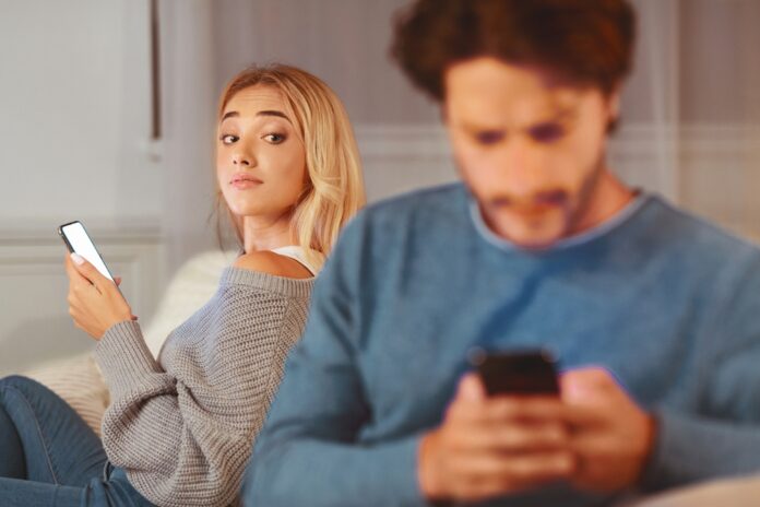 Social media: Πώς ένα «αθώο» like μπορεί να επηρεάσει τη σχέση