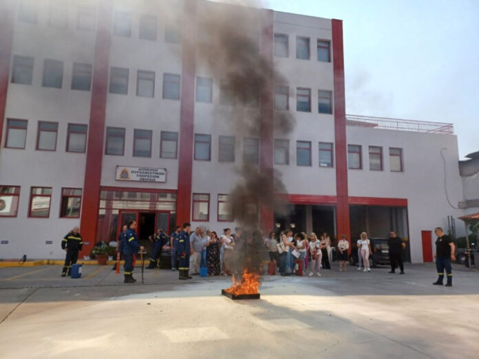 Άσκηση ετοιμότητας στο «Μεταξά»: Εικόνες και βίντεο από την εκπαίδευση του προσωπικού στη μάχη με τις φλόγες