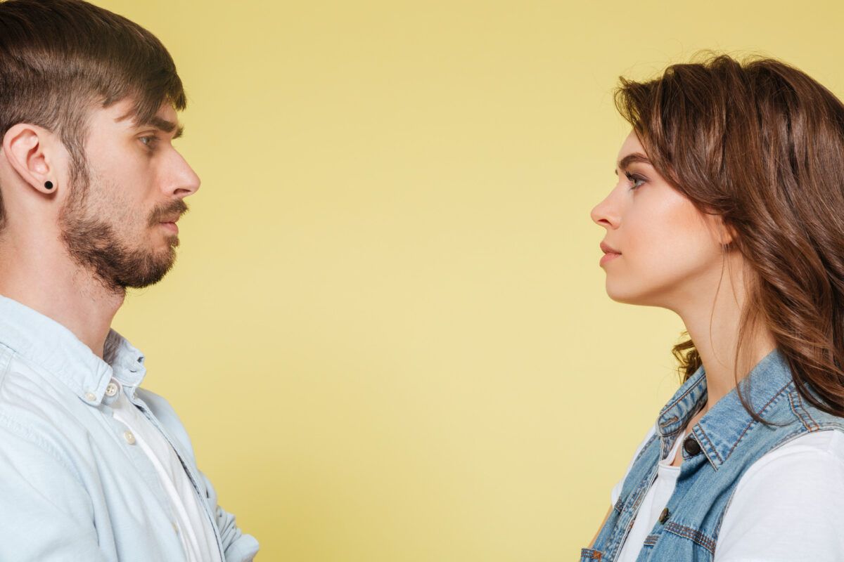 Gaslighting: 6 ύπουλες φράσεις που φανερώνουν τη συναισθηματική χειραγώγηση