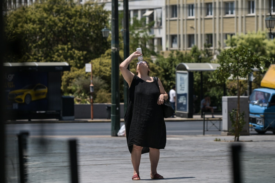 ΠΟΥ στην Ελλάδα: Οδηγίες για τον καύσωνα και τρόπους να διατηρούμε δροσερό το σώμα και το σπίτι