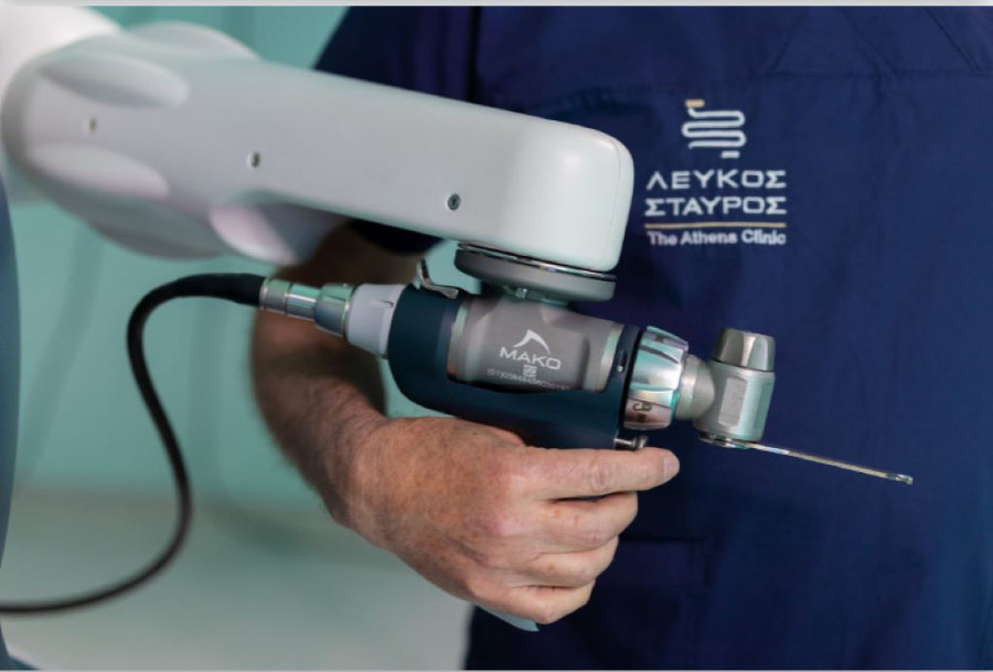 ΛΕΥΚΟΣ ΣΤΑΥΡΟΣ – The Athens Clinic: Νέο ρομποτικό σύστημα Mako για αρθροπλαστική ισχίου και γόνατος