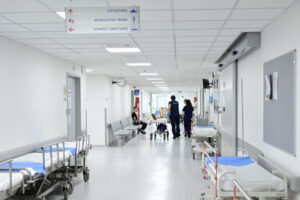 ΕΙΝΑΠ: Αντιδρά στην εφαρμογή των DRGs και καταγγέλλει την εμπορευματοποίηση των δημόσιων νοσοκομείων