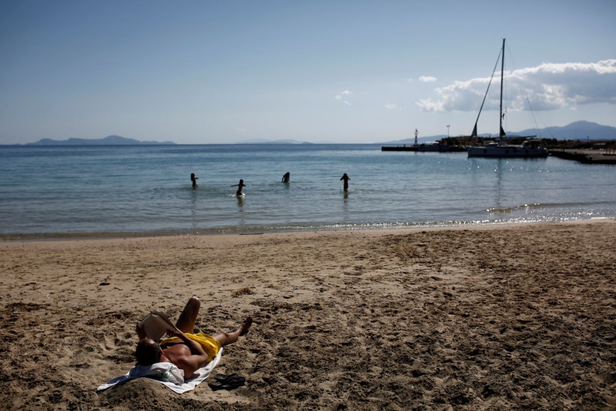 Δονούσα: Τι αναφέρει η 2η ΥΠΕ για τον σοβαρό τραυματισμό λουόμενης από κοντάρι ομπρέλας