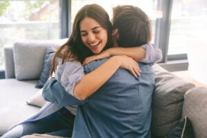 7 μυστικά για να απελευθερώσετε την «ορμόνη της ευτυχίας»