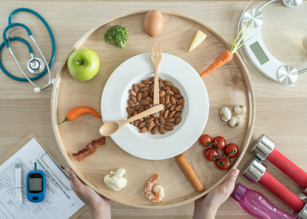 Η διαλειμματική νηστεία έγινε lifestyle επανάσταση: Τι κρύβεται πίσω από τη δημοφιλή τάση