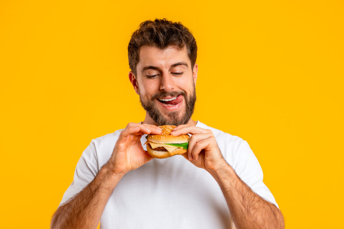 Φυτικό burger: Το υπερεπεξεργασμένο τρόφιμο που μπορεί να ωφελήσει την υγεία και το περιβάλλον, σύμφωνα με ειδικούς