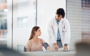 Υπέρταση: 5 τροφές που μπορούν να συμβάλουν στη μείωση της πίεσης