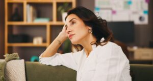 Πώς η σκόπιμη άγνοια μπορεί να στηρίξει την ψυχική ισορροπία και τις αποφάσεις