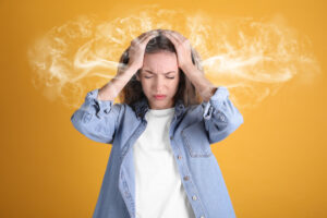 Burnout υψηλής λειτουργικότητας: 3 αθέατα σημάδια ενώ φαίνεστε «φυσιολογικοί», σύμφωνα με ειδικό