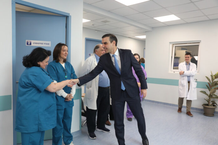 Θεμιστοκλέους: Η γρίπη αυξάνει την πίεση στα νοσοκομεία – Αναβαθμίσεις στα ΤΕΠ και εύκολα ραντεβού