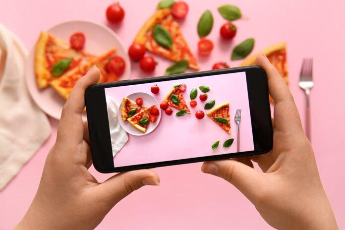 «Performative eating»: Πώς η νέα τάση αλλάζει τη σχέση μας με το φαγητό