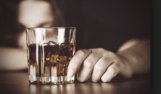 Αλκοόλ: Η χρόνια κατανάλωση αλλάζει τη γονιδιακή έκφραση στον εγκέφαλο