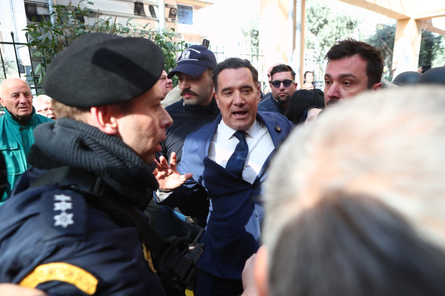 Γενικό Κρατικό Νίκαιας: Επεισόδια κατά την επίσκεψη του Άδωνι Γεωργιάδη