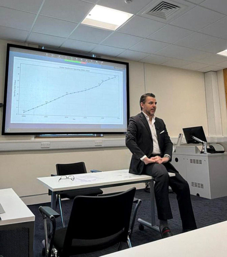 Cambridge: Ο Δρ. Αποστολόπουλος μίλησε για το «Μέλλον της Υγείας» στο κορυφαίο Πανεπιστήμιο