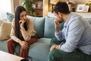 Relationship burnout: Μπορεί η αγάπη να οδηγήσει σε συναισθηματική εξάντληση;