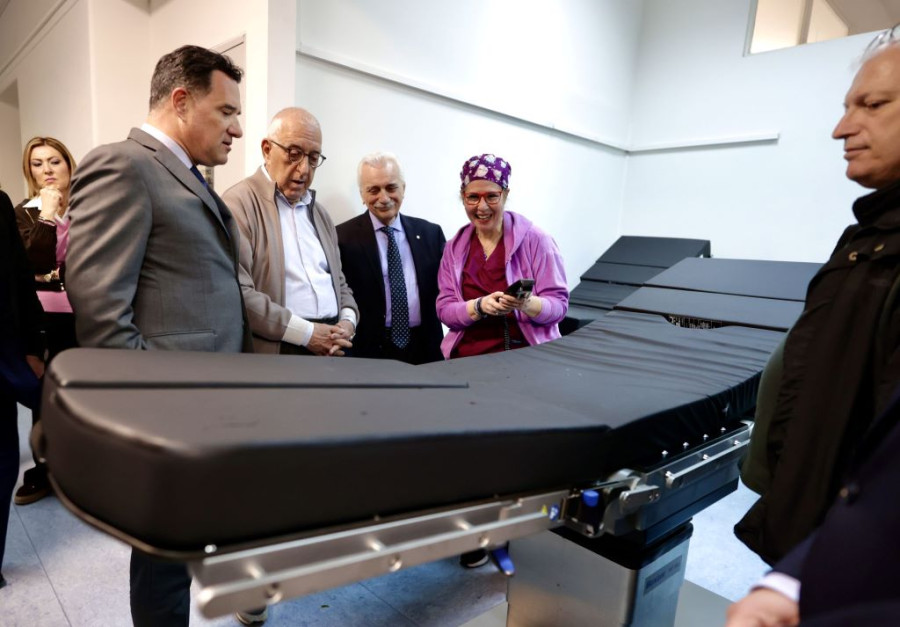 Κοργιαλένειο – Μπενάκειο: Νέες χειρουργικές τράπεζες εγκαινιάστηκαν με δωρεά της Βουλής