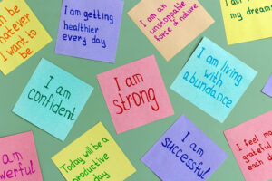 Positive affirmations: Πώς οι θετικές δηλώσεις μπορούν να ενισχύσουν την ψυχική μας υγεία