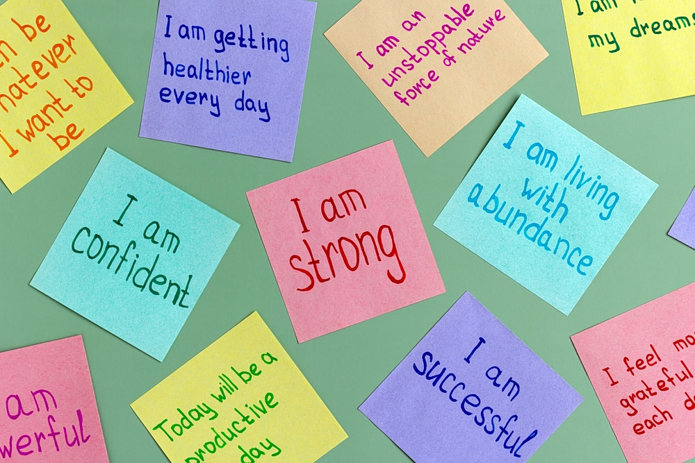Positive affirmations: Πώς οι θετικές δηλώσεις μπορούν να ενισχύσουν την ψυχική μας υγεία
