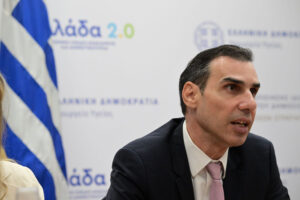 Θεμιστοκλέους: Πάνω από 550.000 τα ραντεβού στα νοσοκομεία – Μειώθηκε η αναμονή στα ΤΕΠ με το «βραχιολάκι»
