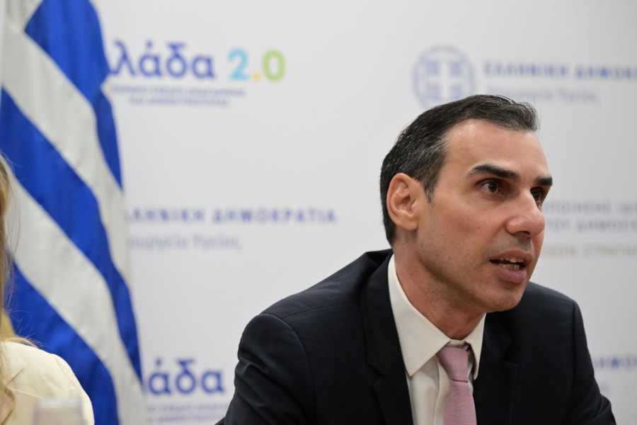 Θεμιστοκλέους: Πάνω από 550.000 τα ραντεβού στα νοσοκομεία – Μειώθηκε η αναμονή στα ΤΕΠ με το «βραχιολάκι»