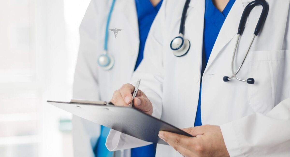 Θεσμικό αδιέξοδο από τη θέσπιση «ανύπαρκτης» ιατρικής εξειδίκευσης και οι κίνδυνοι για τη δημόσια υγεία
