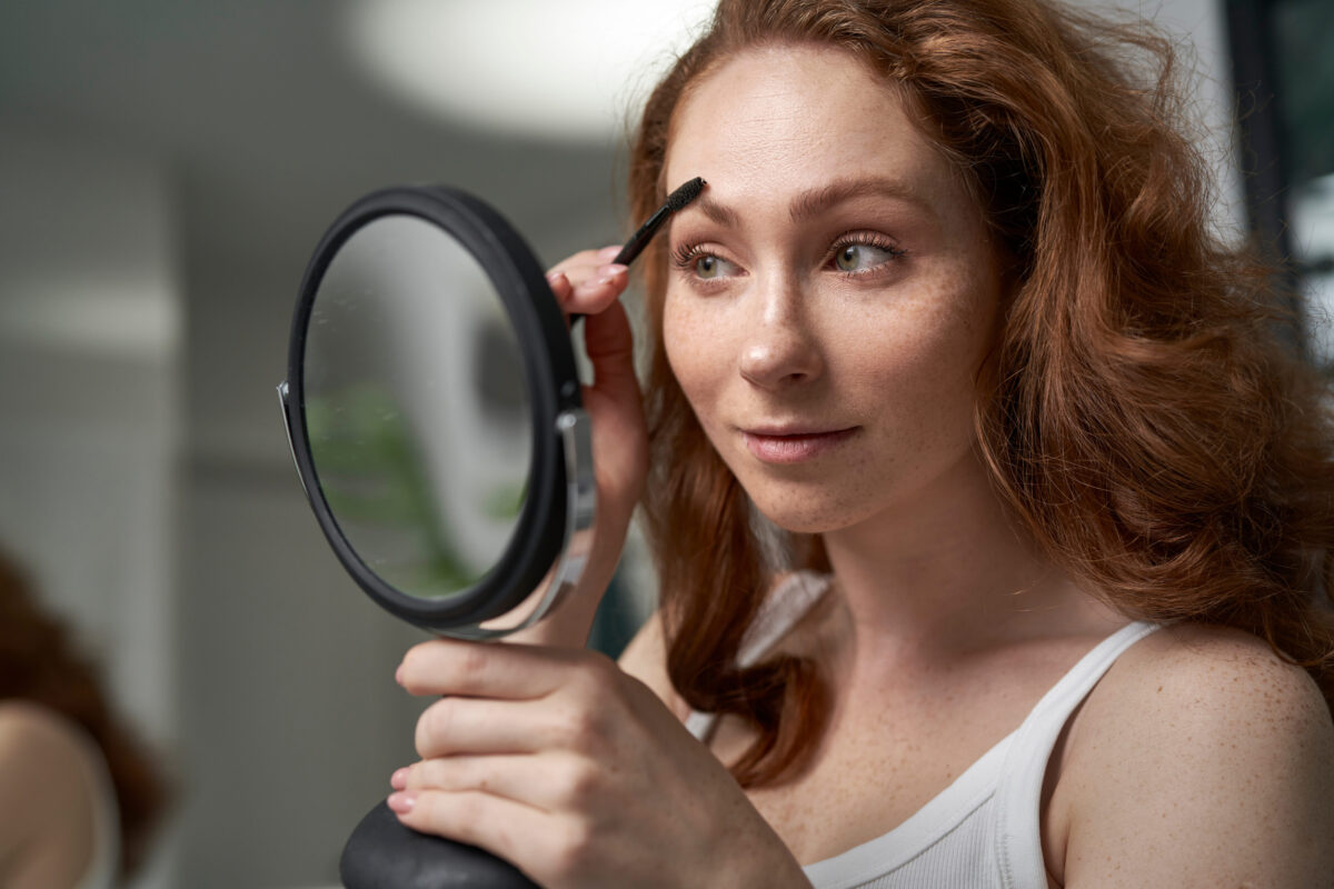 Makeup artists για φυσικά φρύδια: Αφήστε το τσιμπιδάκι και χρησιμοποιήστε μολύβι
