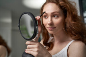 Makeup artists για φυσικά φρύδια: Αφήστε το τσιμπιδάκι και χρησιμοποιήστε μολύβι