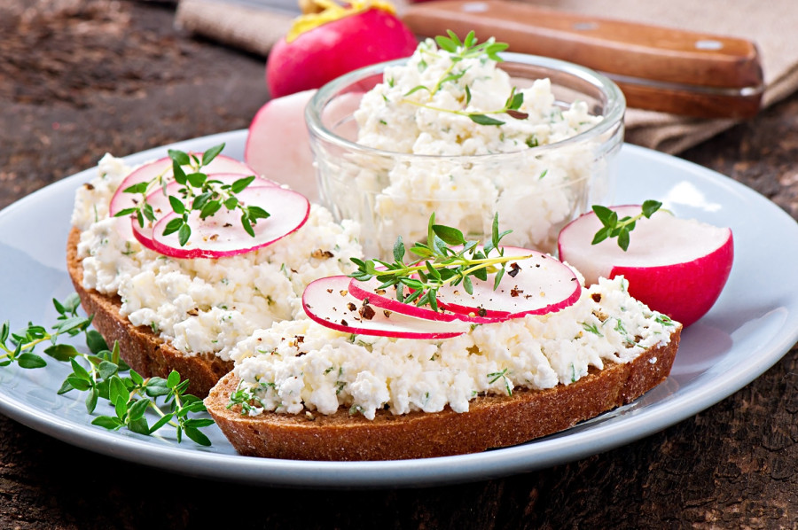 Cottage cheese: Τι δείχνουν τα επιστημονικά δεδομένα για τα οφέλη του viral άπαχου τυριού;