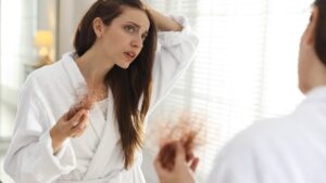 Συμπληρώματα για την τριχόπτωση: ποια θρεπτικά συστατικά μπορεί να βοηθήσουν