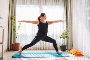 Γιόγκα ή πιλάτες: ποια άσκηση δυναμώνει περισσότερο τον κορμό;