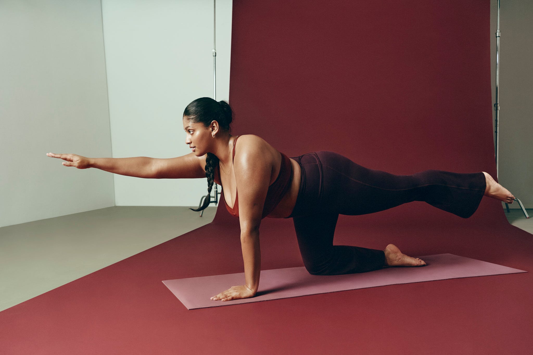 Pilates: 12 οφέλη για τη δύναμη, την ευλυγισία και την υγεία, σύμφωνα με έρευνες