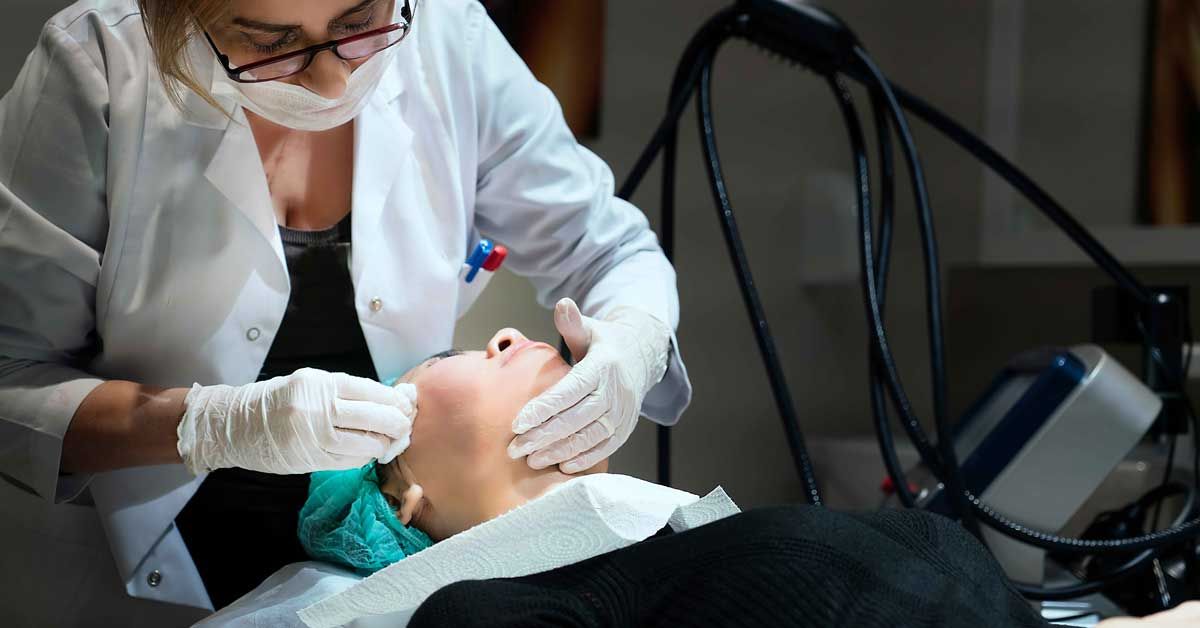Botox: Πότε αρχίζει να δρα, πόσο διαρκούν τα αποτελέσματα και τι να περιμένετε