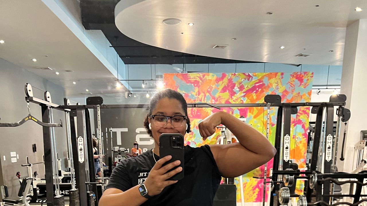 Καρκίνος του μαστού στα 26: τι έμαθε από το powerlifting στη διάρκεια της θεραπείας