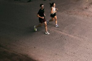 Τρέξιμο: 3 σημάδια ότι γίνεστε πιο γρήγοροι και πότε να ανεβάσετε ρυθμό