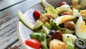 Διαλειμματική νηστεία και άσκηση: Πώς επιδρούν στο λίπος της κοιλιάς και στο συκώτι