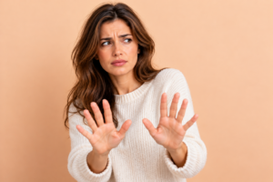 People pleasers: 5 σημάδια ότι σας χειραγωγούν όταν δυσκολεύεστε να πείτε «όχι»
