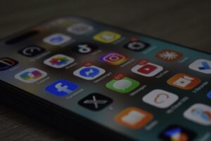 Νορβηγία: Σχεδιάζεται απαγόρευση των social media για παιδιά κάτω των 16 ετών – Στο επίκεντρο Roblox, Snapchat και TikTok