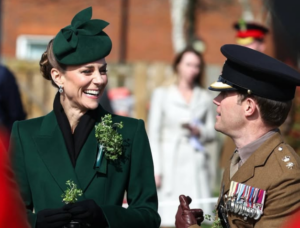 Kate Middleton: Το makeover στη δεξίωση στο Ομάν περιλάμβανε βαθύ ντεκολτέ, διαφανή φούστα και την αγαπημένη της τιάρα