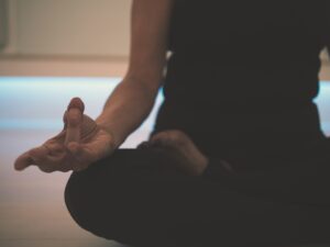 Διαλογισμός αυτοσυμπόνιας: σύντομη καθημερινή πρακτική ενισχύει τη θετική εικόνα σώματος